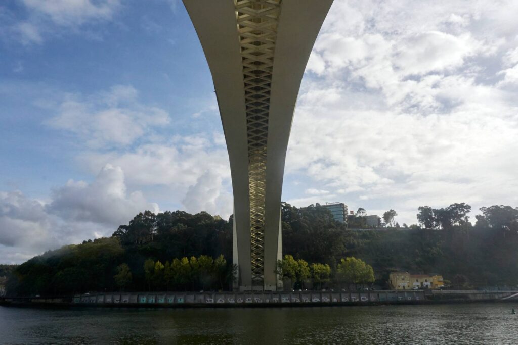 Ponte da Arrábida por baixo