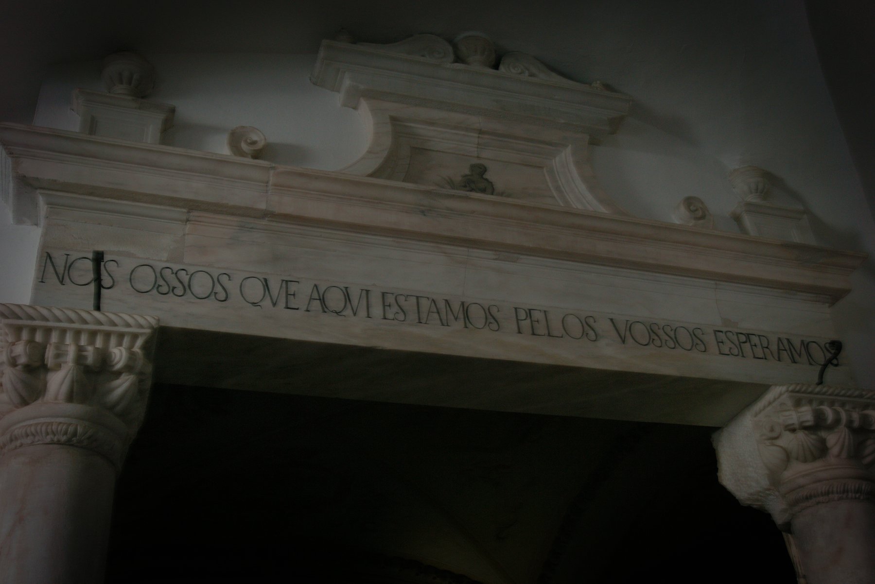 Capela dos Ossos e Igreja de São Francisco