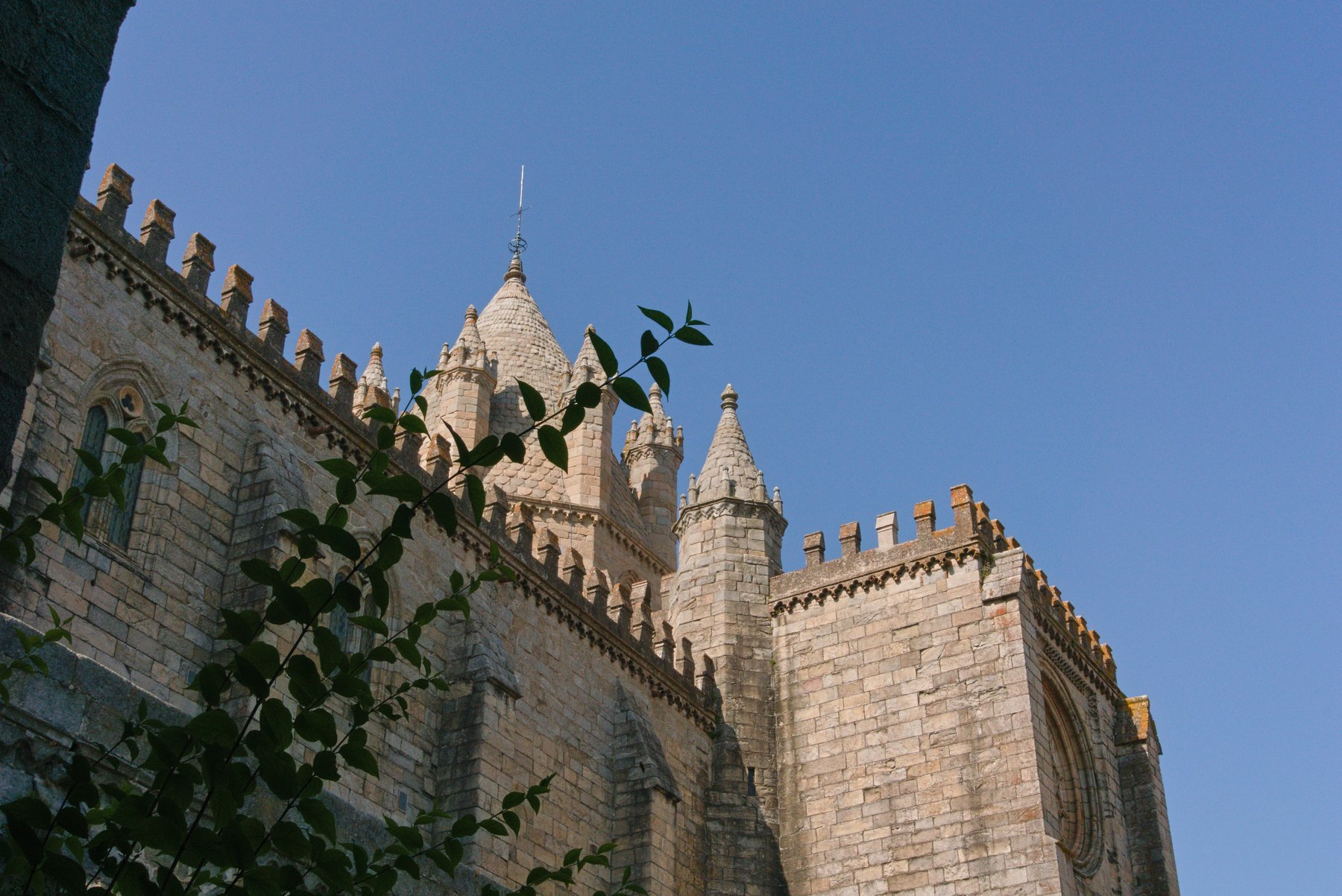 Sé de Évora: a Maior Catedral Medieval