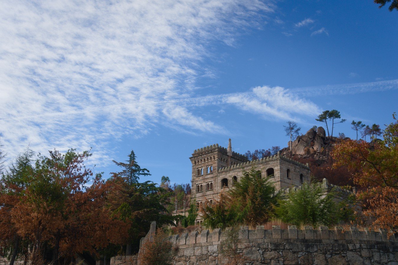 Termas Radium: Visitar as Ruínas do Hotel da Serra da Pena