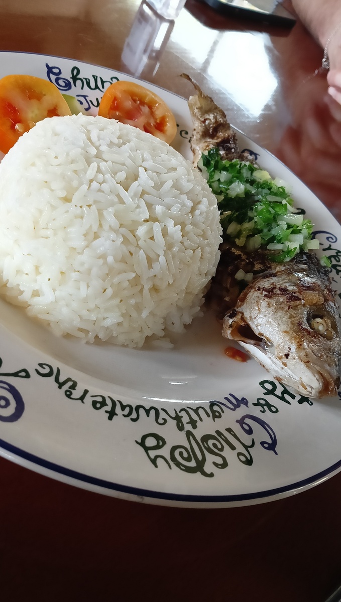 Prato de peixe, comido no interior da Ilha de Santiago